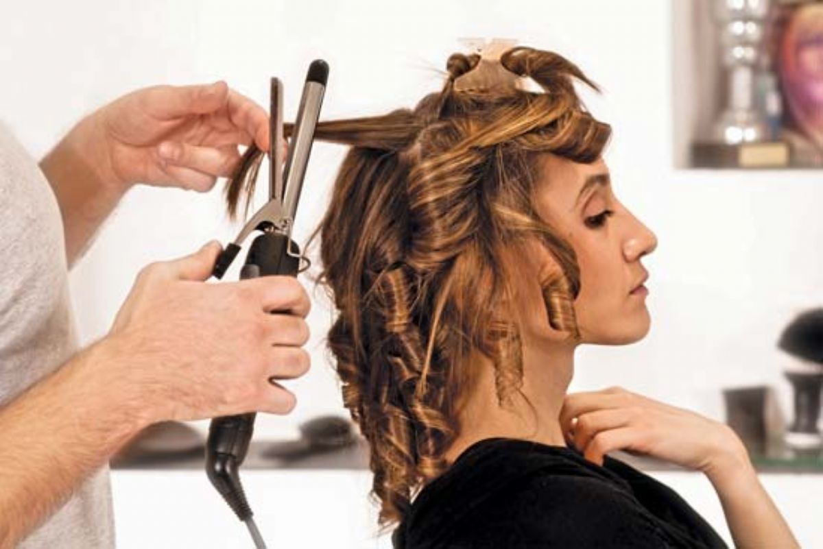 Dream Meaning of a Hairdresser (Coiffeur)