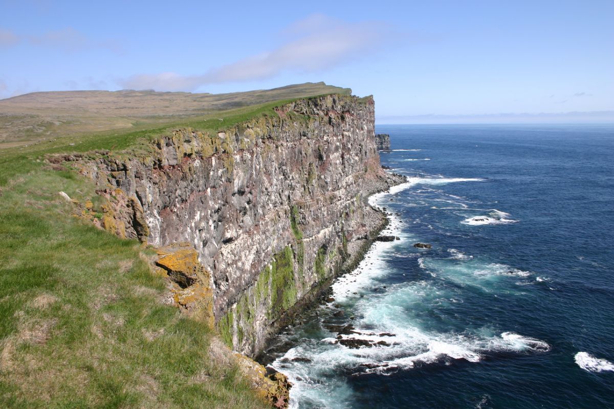 To Fall Off A Cliff Meaning In English