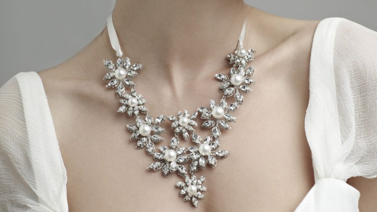 White gold necklace dream meaning clearance